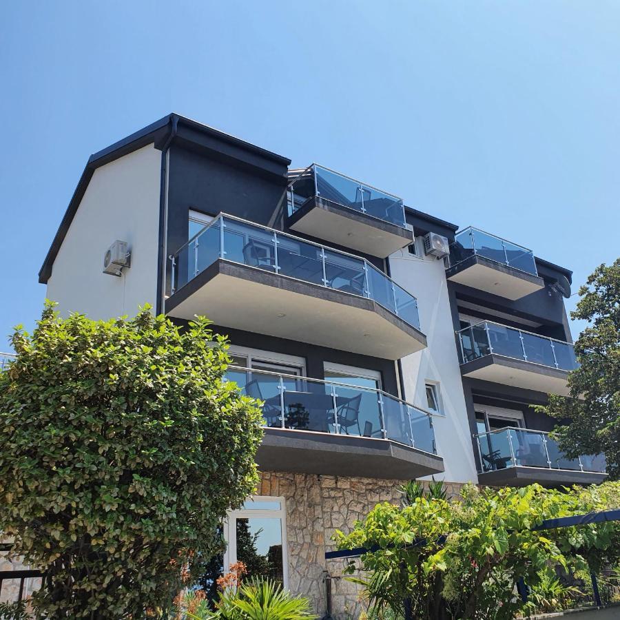 Apartments Blazevic, Heated Pool&Jacuzzi Dramalj Exterior foto